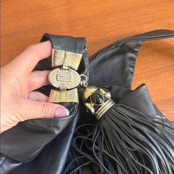 Designer Perez Sanz Elegant Black Shoulder Bag with Tassel - Picture 4 of 14